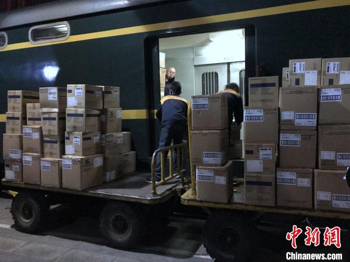 龙江路小学2018级4班开展环保活动“太阳成集团tyc7111cc”(图3) 太阳成集团tyc7111cc